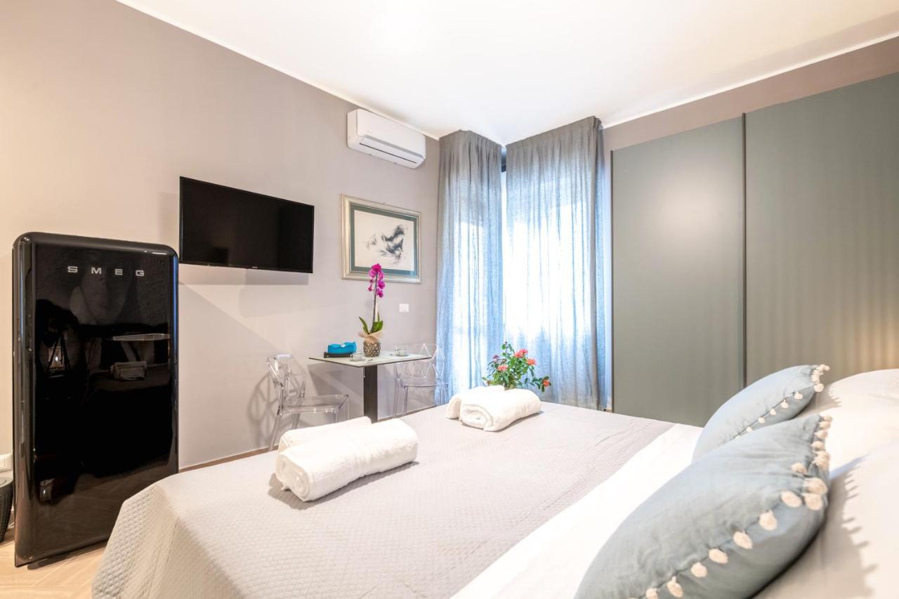 City Gate - Luxury Suites Бари Экстерьер фото