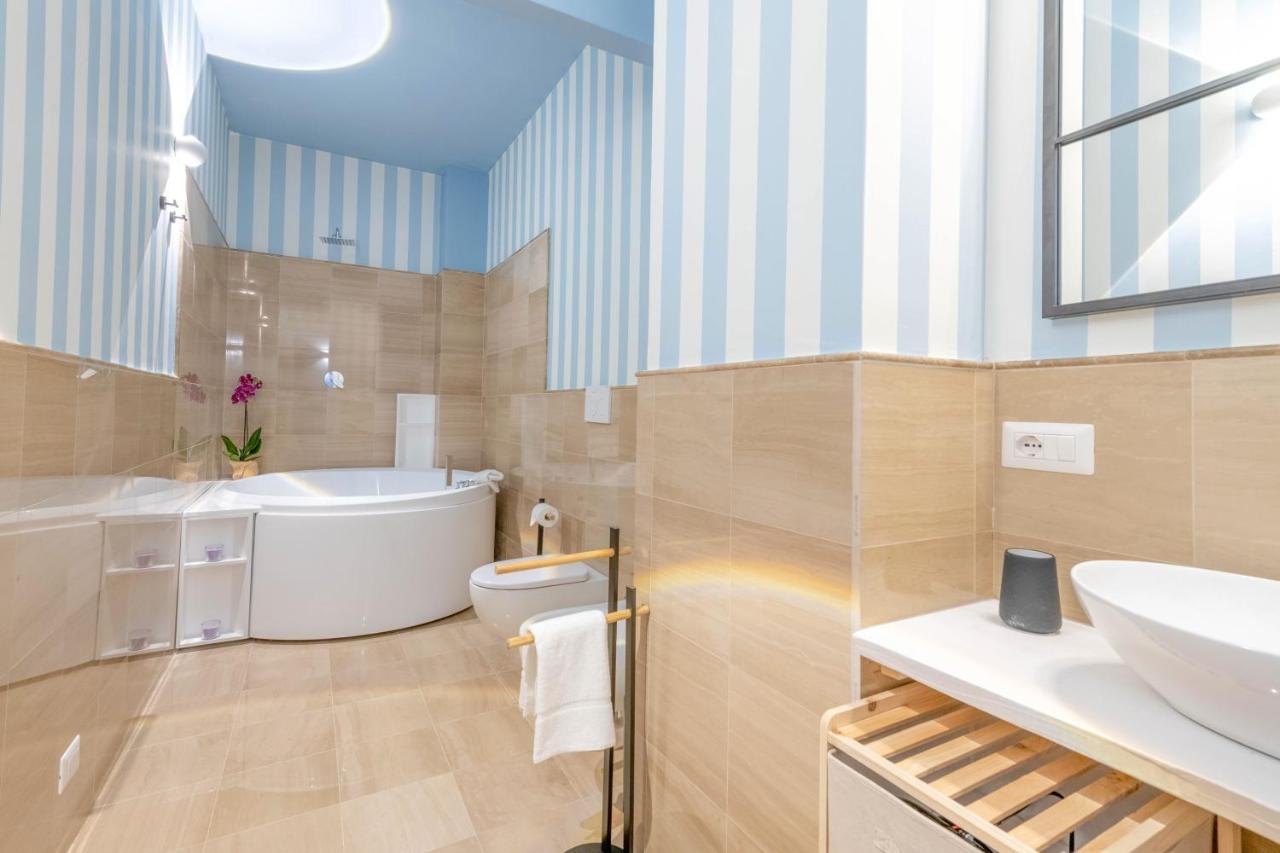 City Gate - Luxury Suites Бари Экстерьер фото