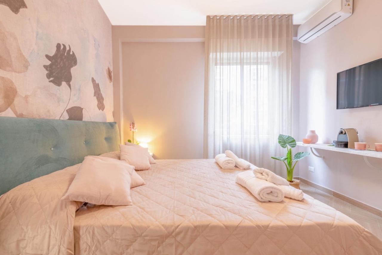City Gate - Luxury Suites Бари Экстерьер фото