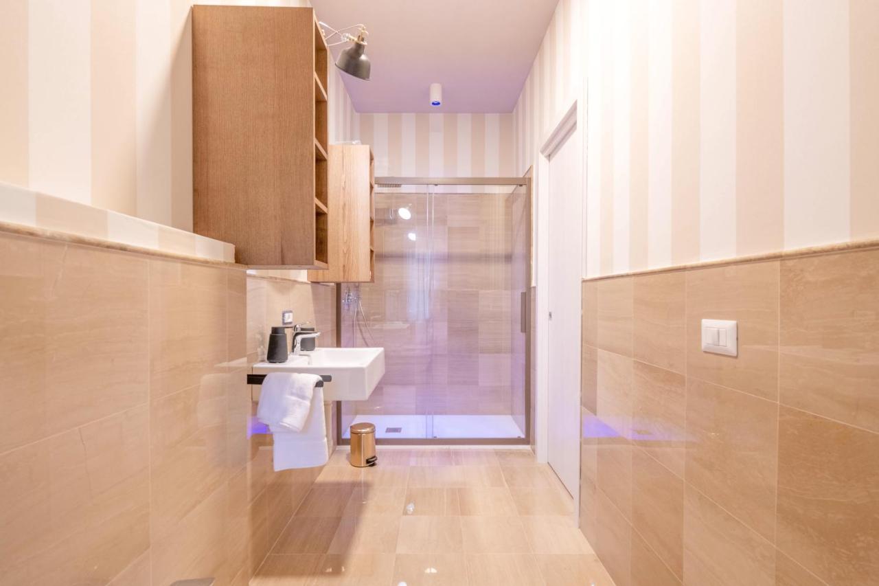 City Gate - Luxury Suites Бари Экстерьер фото