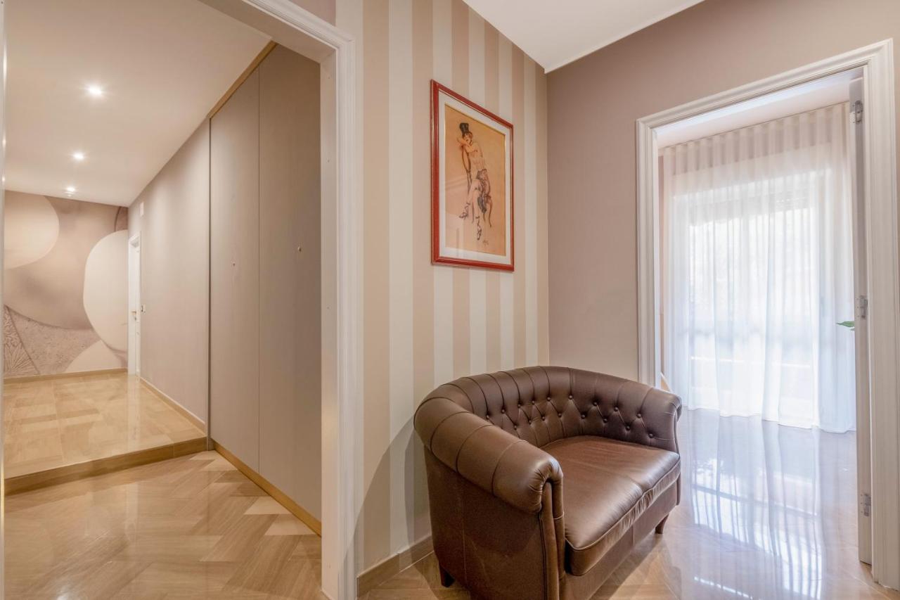 City Gate - Luxury Suites Бари Экстерьер фото